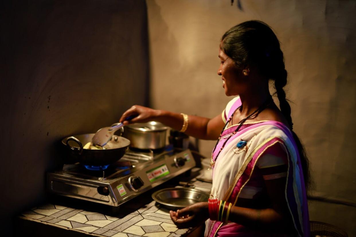 Clipper's cookstoves project in India has helped to prevent deforestation. (Fairtrade/NAPP)