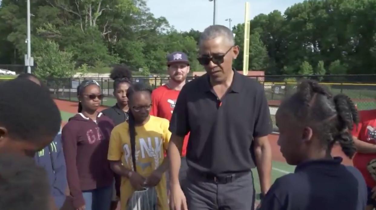 Former President Barack Obama visits kids in the Washington Nationals Youth Baseball Academy's after-school program. (Photo: <a href="https://twitter.com/NatsAcademy/status/1131560775632457728?" target="_blank">Official Twitter account of the Washington Nationals foundation & Youth Baseball Academy</a>)