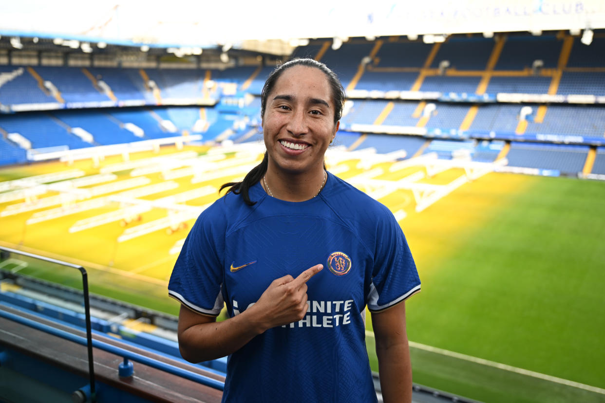 Mayra Ramírez en su presentación con el Chelsea, Estadio Stamford Bridge. (Harriet Lander - Chelsea FC/Chelsea FC via Getty Images)