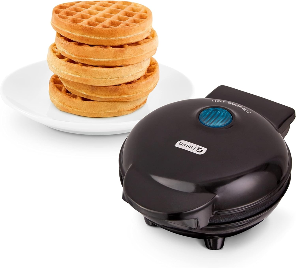 DASH DMW001BK Mini Maker for Individual Waffles