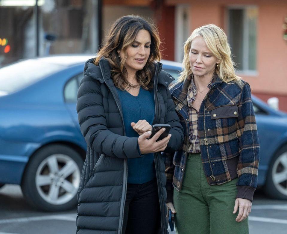 Mariska Hargitay praised "Law & Order: SVU" costar Kelli Giddish's "achingly beautiful performances" in a tribute shared to Instagram.