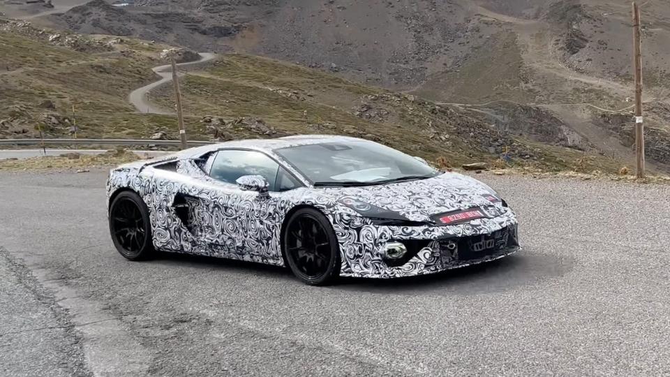 Lamborghini Huracan Successor Spied Driving Silently in EV Mode photo