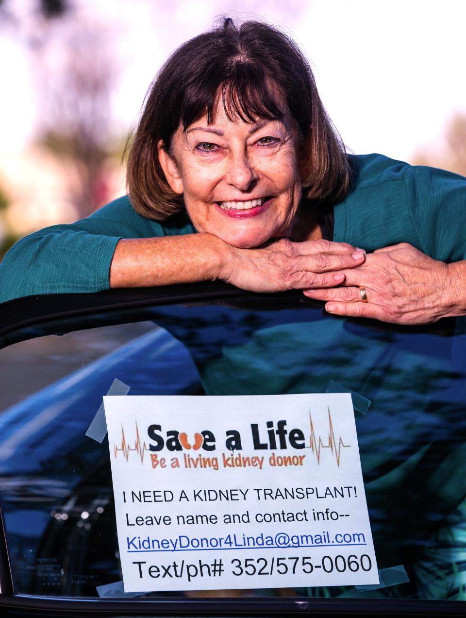 "I found out that if you want a live kidney, you have to go out and find it yourself," Linda Zimmerman said Wednesday afternoon at Del Webb Spruce Creek in Summerfield after her yoga class. Zimmerman has chronic kidney disease and is in need of a transplant. Her current kidney function is around 11%. Her husband created signs that hang in the windows of her car.