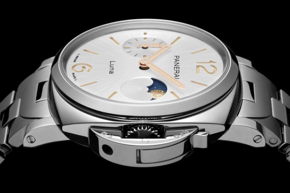 PANERAI（沛納海）全新發表的Luminor Due Luna月相盈虧腕錶，是品牌第一款「單一功能」的月相盈虧腕錶。定價約NT$287,000。