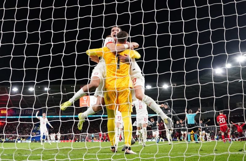 Poland goalkeeper Wojciech Szczesny celebrates saving the penalty of Wales' Dan James in the penalty shoot-out following the UEFA Euro 2024 Qualifying play-off final soccer match between Wales and Poland at the Cardiff City Stadium. David Davies/PA Wire/dpa