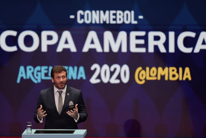 El presidente de la Confederación Sudamericana de Fútbol, Alejandro Domínguez, habla durante el sorteo de la Copa América 2020 en Cartagena