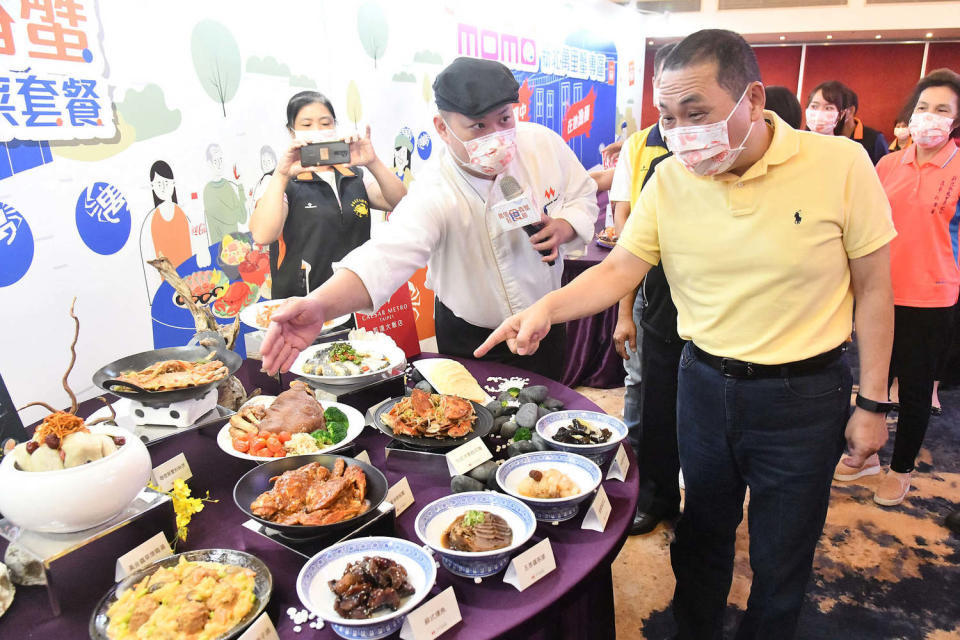 侯友宜期盼市民都能品嘗到萬里蟹的好滋味。   圖：新北市新聞局提供