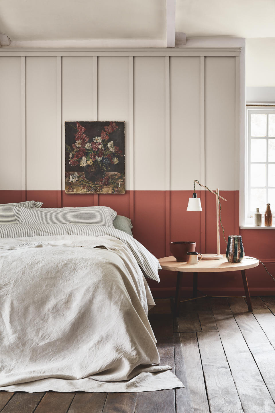 <p> When you're looking for country decorating ideas for the bedroom, think beyond the usual feature wall. Country style is all about character, so getting creative with colour and paint is a fast fix for an original look. </p> <p> In this scheme, the terracotta colour wraps around the lower half of the room, creating a cocooning effect that's perfect for a bedroom. The warm, earthy hue immediately brings a rustic atmosphere to the space. </p>