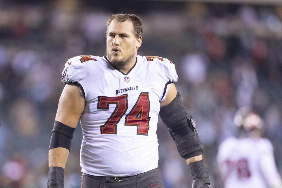 Nov 14, 2021; Landover, MD USA; Tampa Bay Buccaneers guard Ali Marpet (74)  during an NFL