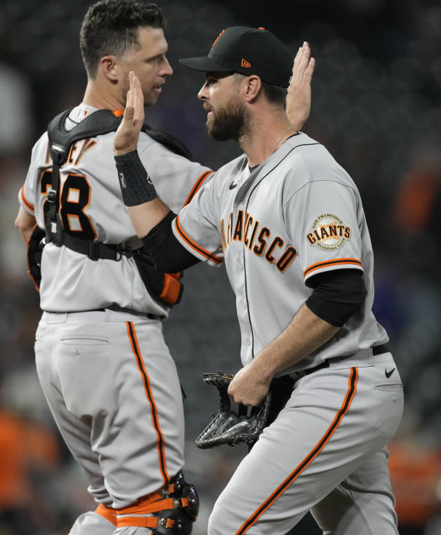 Giants 1B Brandon Belt has broken left thumb, status unclear - The San  Diego Union-Tribune