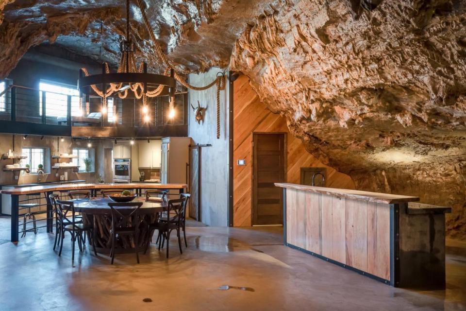 (Beckham Creek Cave Lodge)