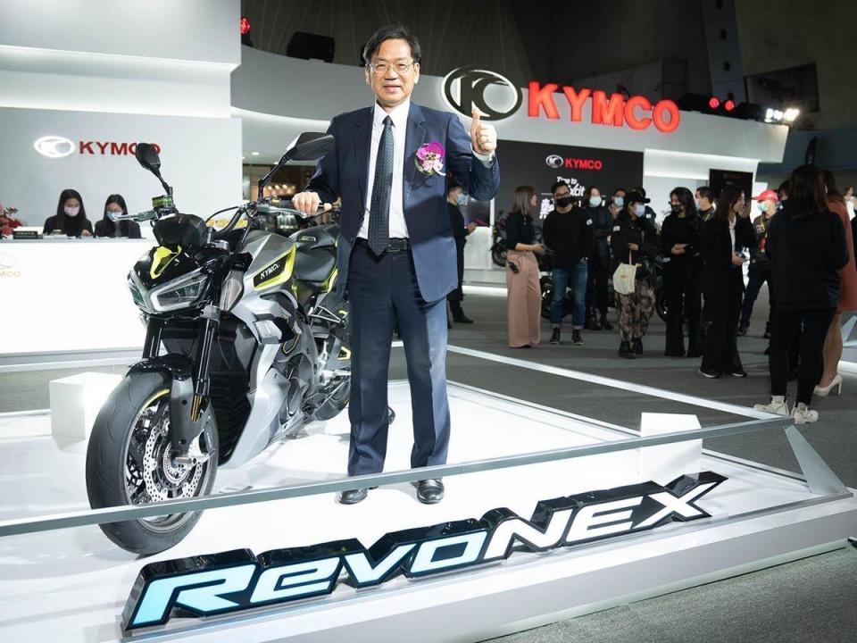 在19年米蘭車展上發表的電動紅牌RevoNex也現身五股工商展覽館。