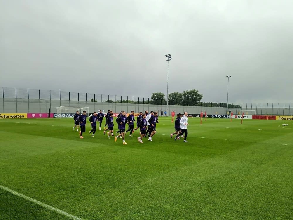 Aufwärmen vor dem ersten Training im EM-Quartier