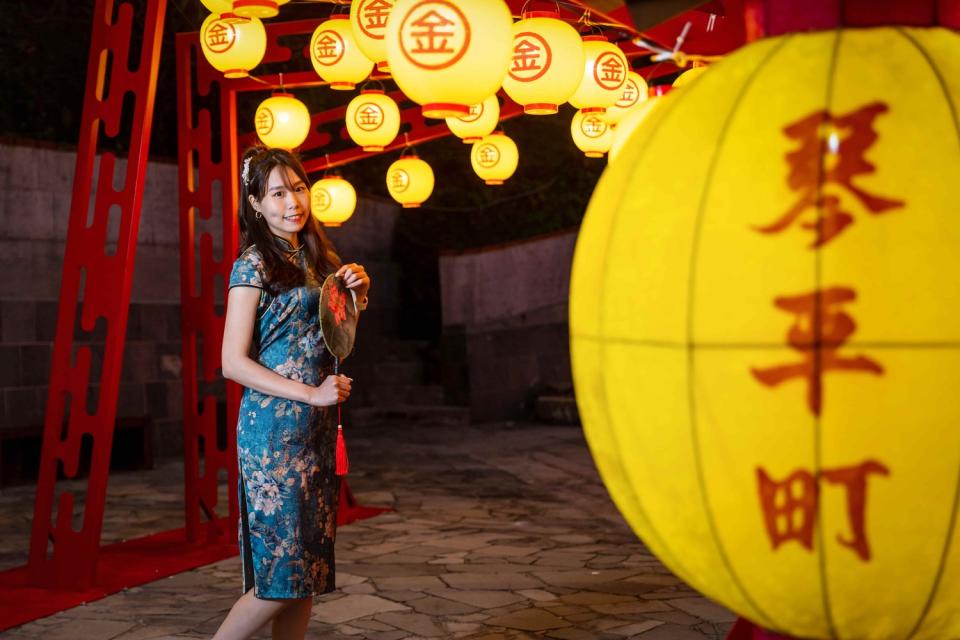 位於五番坑公園的打卡裝置包含日本香川縣琴平町的金燈籠，象徵台日友好情誼。   圖：新北市觀旅局提供