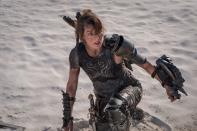 <p>Nicht mit Zombies, dafür mit Drachen und anderen fiesen Viechern bekommt es Jovovich in "Monster Hunter" zu tun. Der Film, der auf der gleichnamigen Videospielreihe basiert, ist aktuell im Kino zu sehen. (Bild: 2020 Constantin Film Verleih GmbH)</p> 