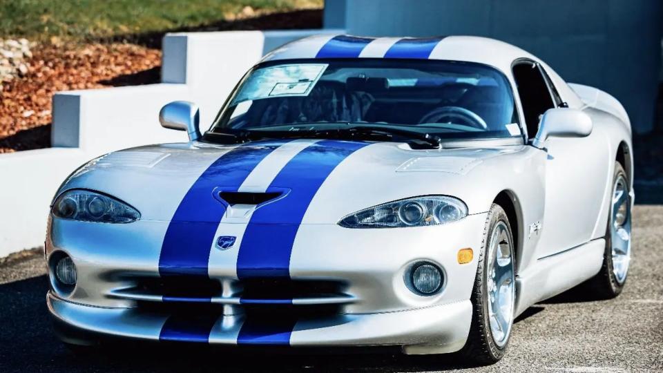 'Time Capsule' 1999 Dodge Viper GTS Coupe Hits the Auction Block