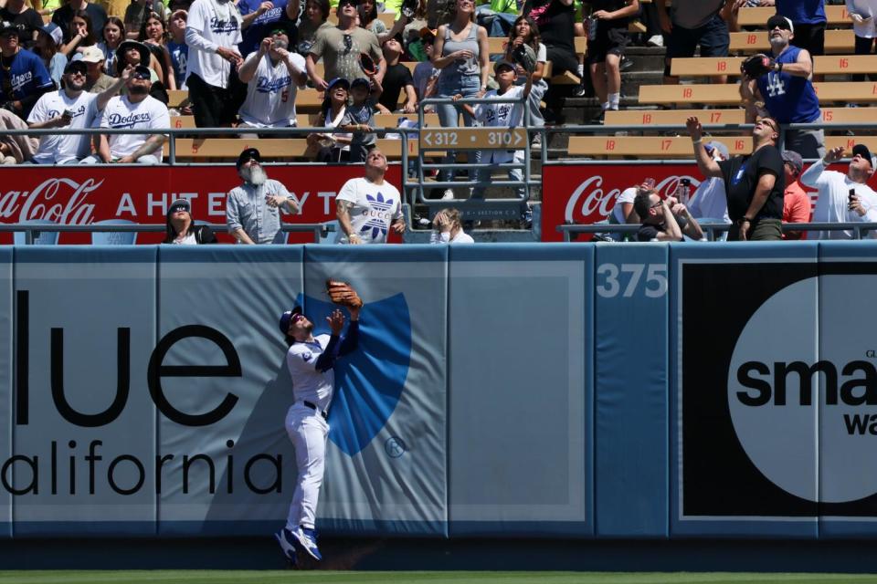 Dodgers outfielder James Outman is unable to catch a home run from the Nationals' CJ Abrams to start Wednesday's game.