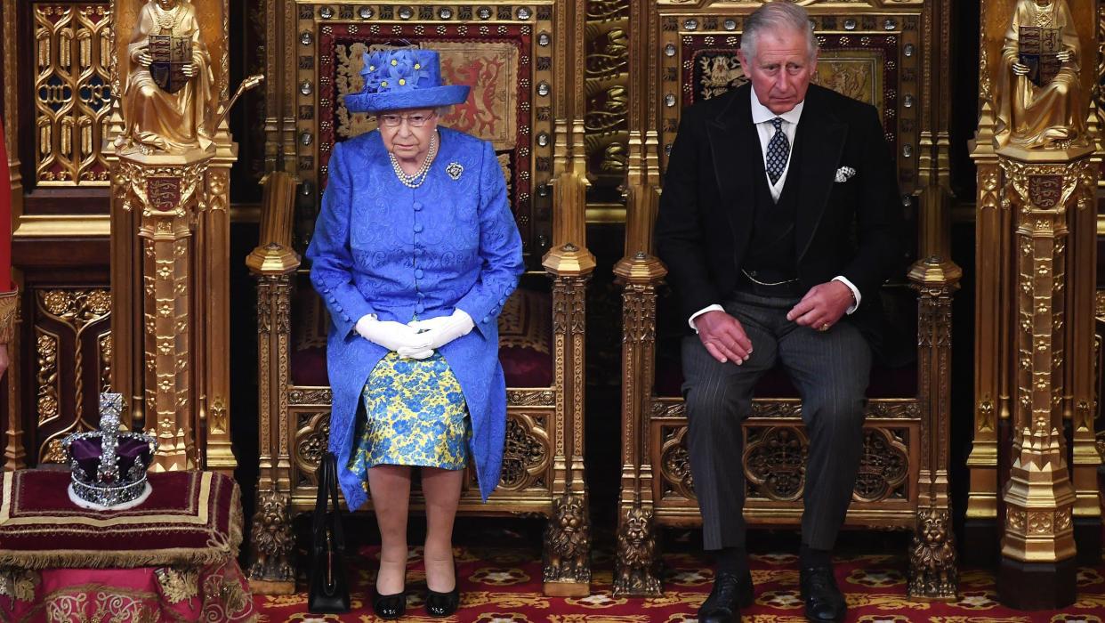 La reine Elizabeth II et le prince Charles au Parlement britannique, le 21 juin 2017.  - Cart Court - AFP