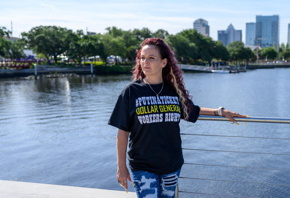 Mary Gundel, que dirigía un Dollar General en Tampa, Florida, creó la etiqueta #PutInATicket porque, según ella, esa era la respuesta de la empresa a los graves problemas de las tiendas. (Todd Anderson/The New York Times)