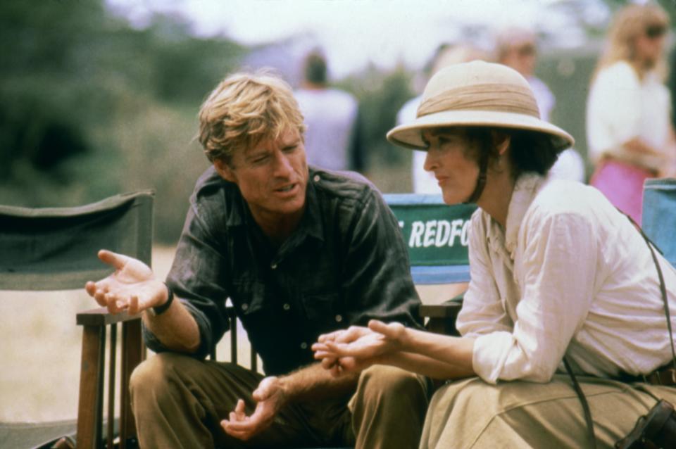 L’un des plus gros succès de Meryl Streep sort en 1985. Inspiré des mémoires de la femme de lettres danoise Karen Blixen, le drame Out of Africa rafle sept Oscars, dont celui de Meilleur film. Acclamée par la critique, cette fresque romantique récolte par ailleurs plus de 227 millions de dollars de recettes dans le monde entier. Ce succès lui permet d’exiger un salaire de quatre millions de dollars sur ses futurs projets.