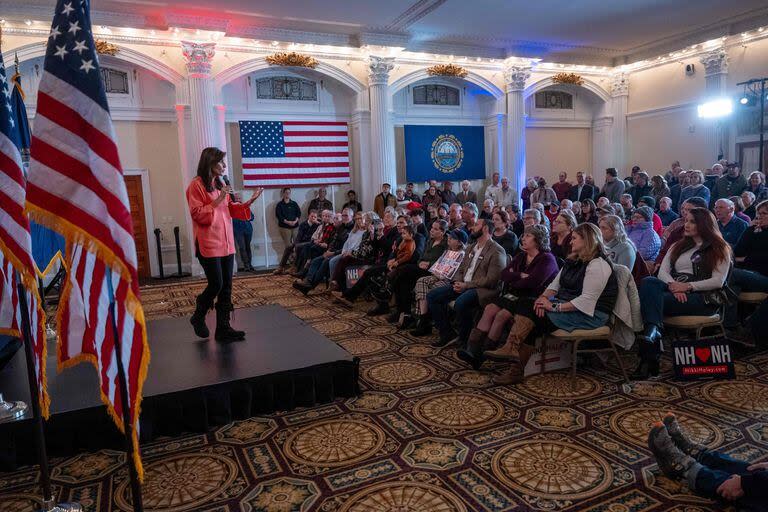 La candidata presidencial republicana Nikki Haley habla en un evento de campaña en New Hampshire luego de su tercer puesto en el caucus de Iowa el 16 de enero de 2024  (SPENCER PLATT / GETTY IMAGES NORTH AMERICA / Getty Images via AFP)