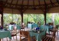 Asimismo, tendrá la oportunidad de comer gratis en los dos restaurantes y dos bares que alberga este centro turístico y asistir a las barbacoas que se organizan en la playa. (Foto: <a href="http://cococollection.com/en/palm_dk" rel="nofollow noopener" target="_blank" data-ylk="slk:Coco Palm Dhuni Kolhu;elm:context_link;itc:0;sec:content-canvas" class="link ">Coco Palm Dhuni Kolhu</a>).