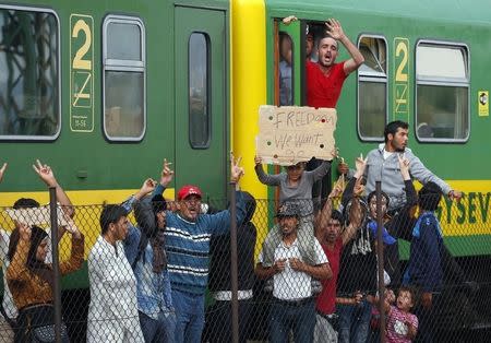 Migrants protest at the railway station in the town of Bicske, Hungary, September 4, 2015. REUTERS/Laszlo Balogh