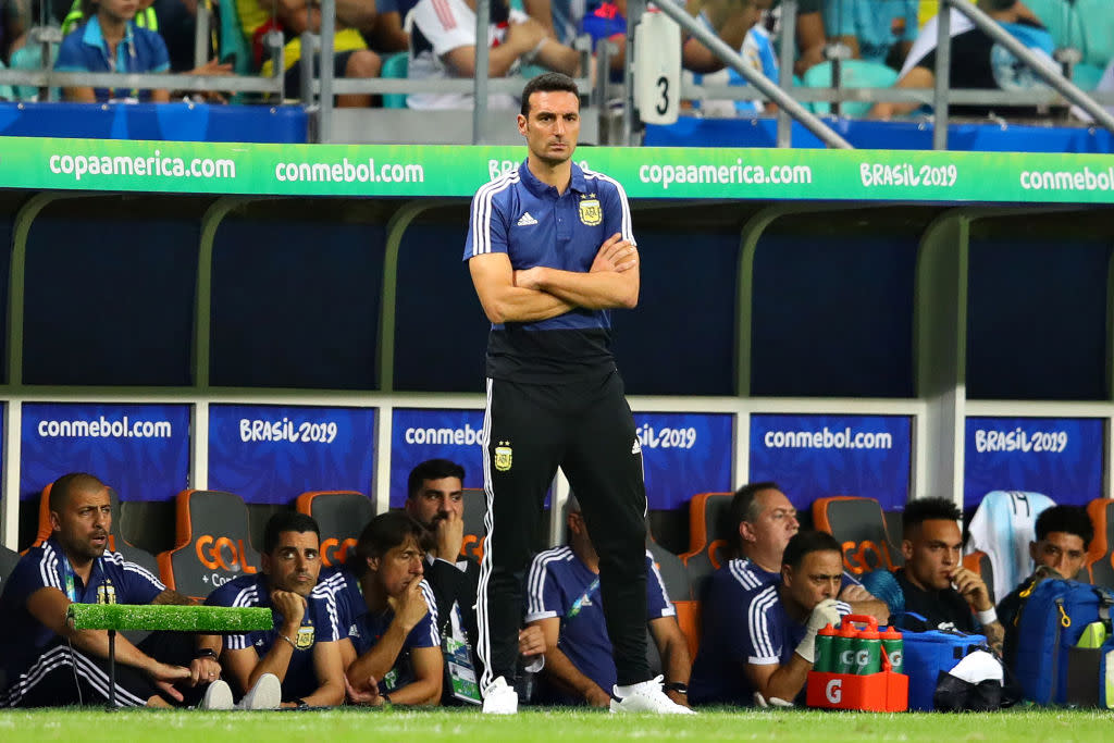 Lionel Scaloni, técnico de la selección argentina, sigue sin encontrarle la vuelta al equipo. (Photo by Chris Brunskill/Fantasista/Getty Images)