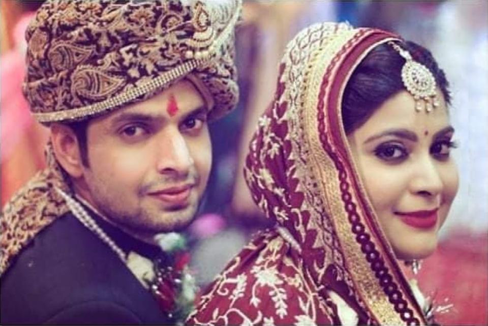 You have known him as "Manav" from <em>Chhoti Sardarni. </em>The TV actor took us by surprise when he shared this adorable wedding picture on his Instagram handle, captioning it as<em>, </em>"Our hearts are full of gratitude and joy. Such deep-rooted and unconditional love coming from family and friends. People from near or far have come over or sent us their wishes and it means the world to us. Couldn't have asked for anything more blissful"<em>. </em>Longtime girlfriend Suditi Srivastava and Hitesh got hitched in the presence of close friends and family members, back in January 2019.