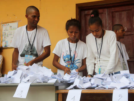 Election officials start the vote counting process of the presidential election in Dili, East Timor March 20, 2017. REUTERS/Lirio da Fonseca