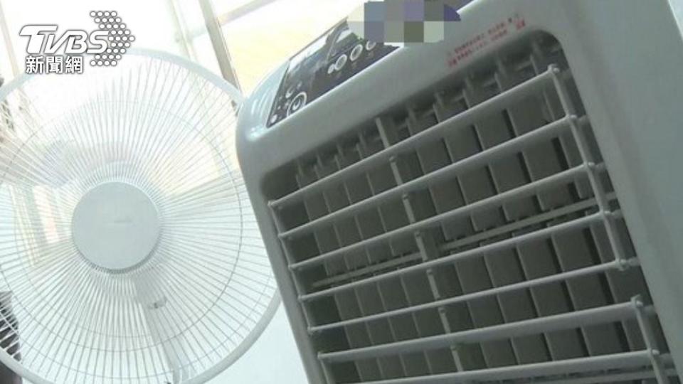 原PO表示，水冷扇、冰冷扇都沒有用。（示意圖／TVBS）