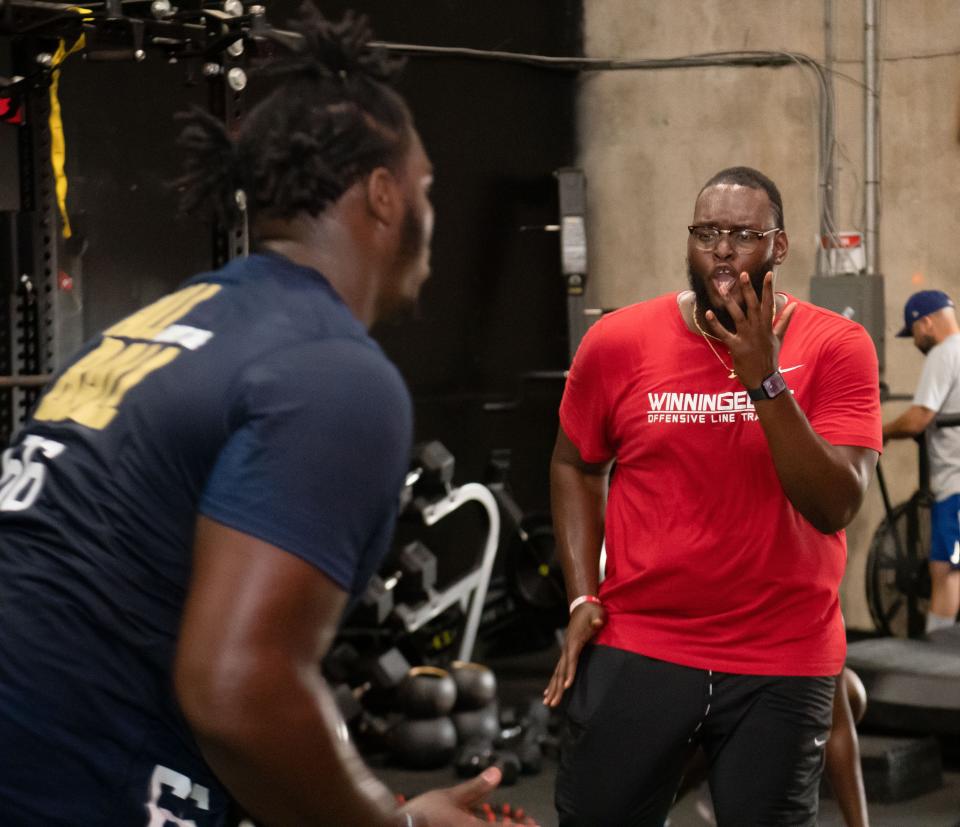 June 28, 2022; Tuscaloosa, AL, USA; Coach T Swift works with offensive and defensive linemen at Xtreme Fitness and Performance in Birmingham. Swift gives direction to Clay Chalkville High player Jacqawn McRoy. Gary Cosby Jr.-The Tuscaloosa News