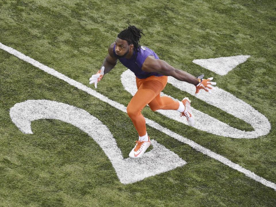Mike Williams runs a drill during football pro day at Clemson University, Thursday, March 16, 2017, in Clemson, S.C. (AP Photo/Rainier Ehrhardt)