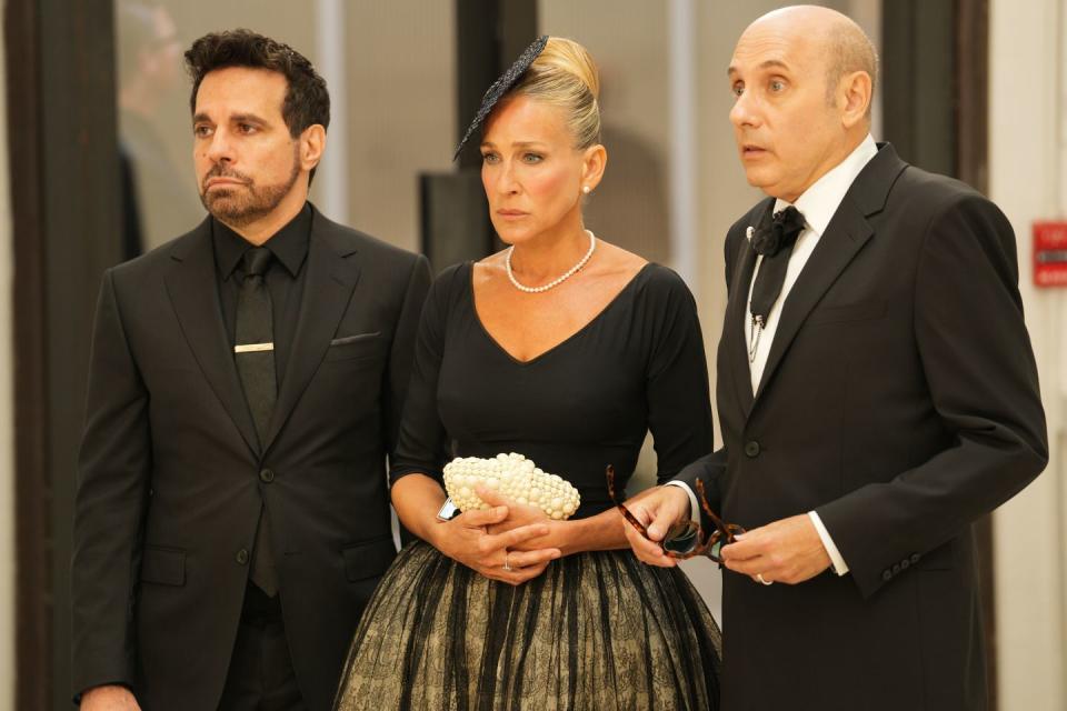 sarah jessica parker as carrie bradshaw, mario cantone as anthony marentino, willie garson as stanford blatch, and just like that