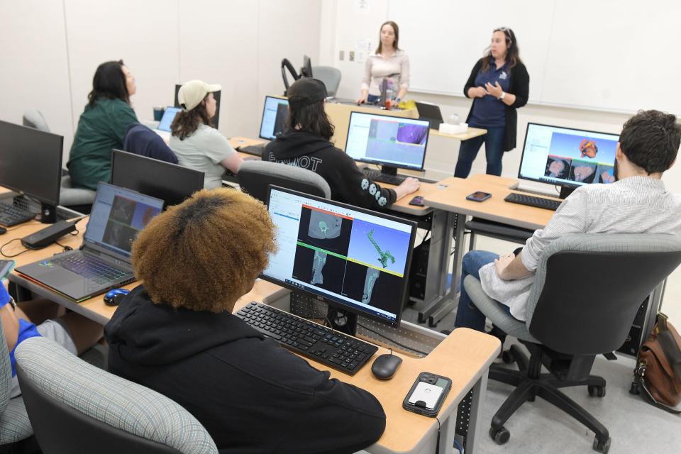 Laura Habegger, right, assistant professor of biology, teaches the Anatomy in 3D class at the University of North Florida in Jacksonville as students have 3D renderings on their computer monitors.