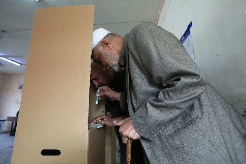 Iraqi men cast their votes in the first provincial council elections in a decade at a polling station. Ameer Al-Mohammedawi/dpa