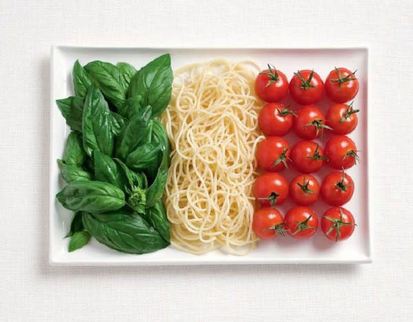 Italia. En este caso, por su puesto, se utilizó albahaca, pasta y tomates. 