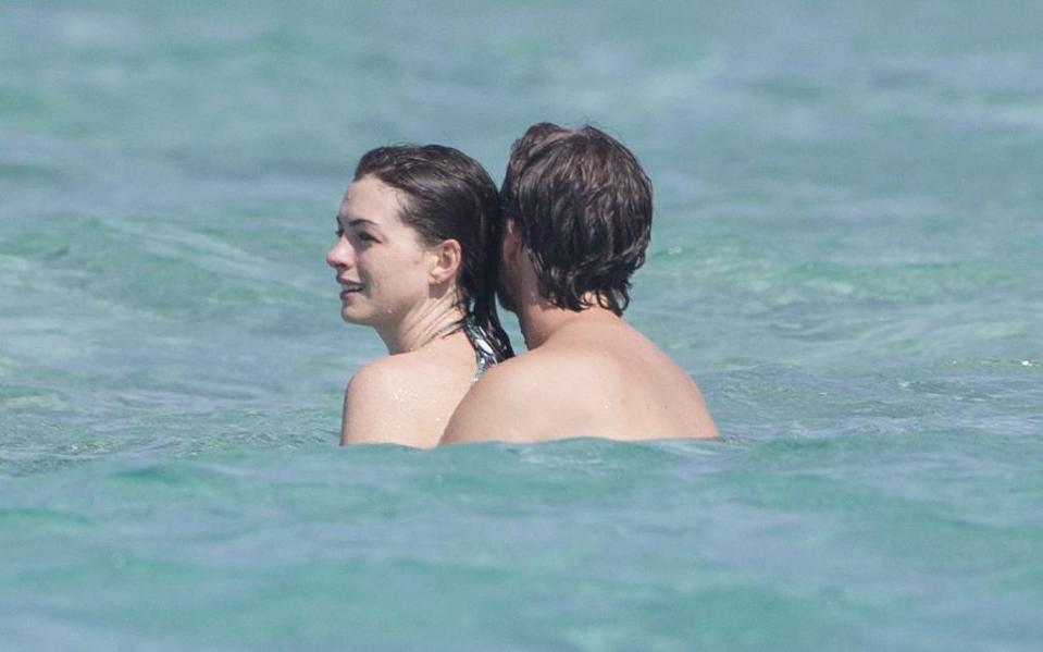 anne hathaway sighting in ibiza august 12, 2015