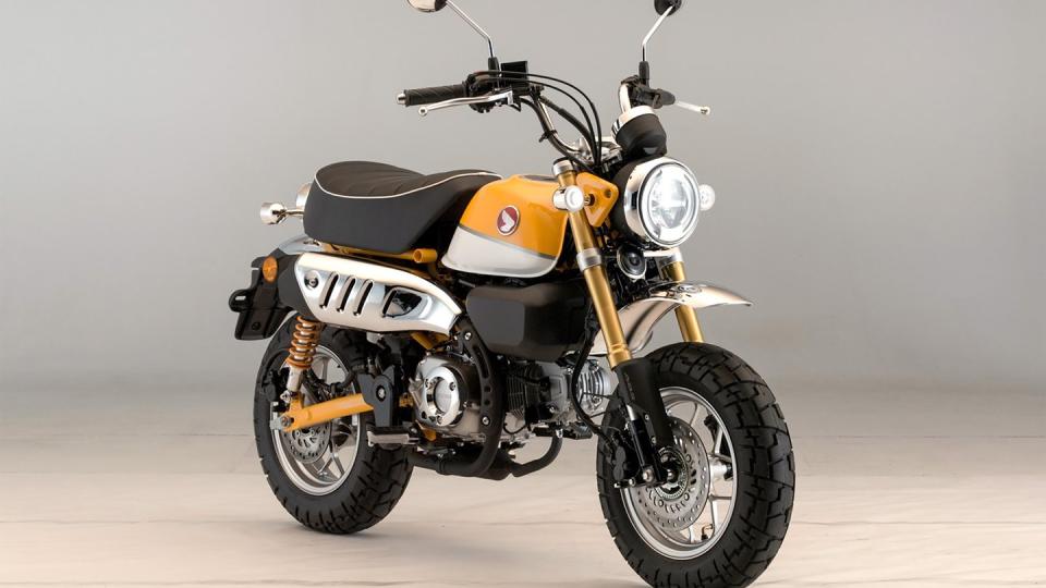 Kleiner Motorradklassiker: Die neue Honda Monkey kommt voraussichtlich im Juni in drei Farben zu den Händlern. Foto: Honda