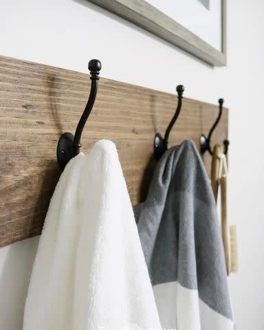 <p><a href="https://remingtonavenue.com/diy-towel-rack.html" data-component="link" data-source="inlineLink" data-type="externalLink" data-ordinal="1">Remington Avenue</a></p>