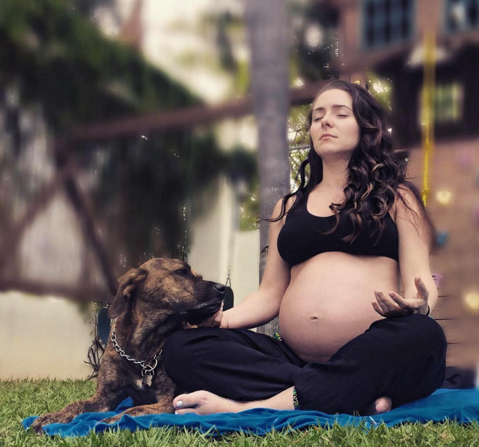 Ariadne Díaz nos ha confirmado que un embarazo sano debe incluir ejercicio, comida saludable y meditación.