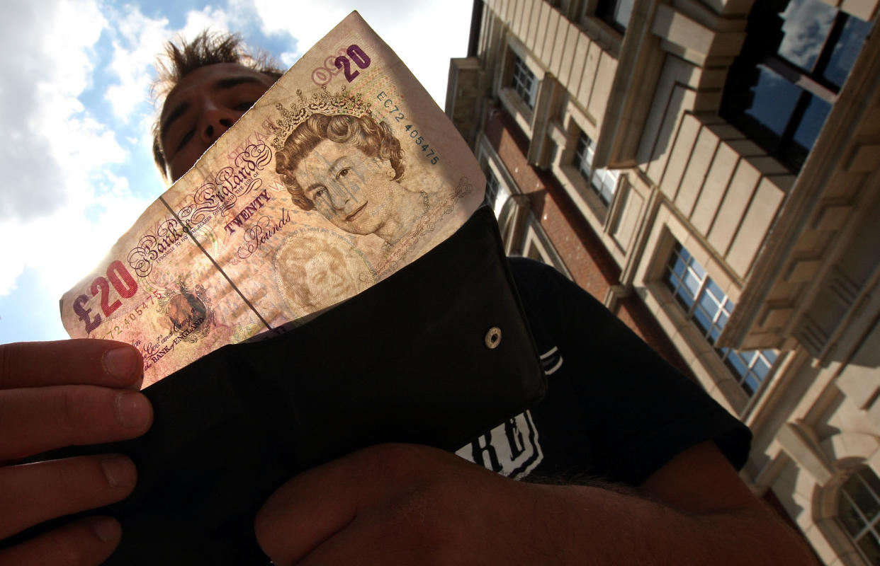 Labour statistics show average UK wages have risen by about 3.5% from last year. But inflation eats into those pay gains. Photo: Cate Gillon/Getty Images