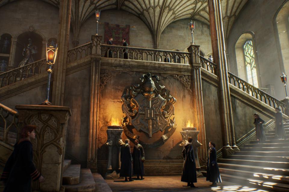 The entrance hallway to Hogwarts 1890 (WB Games / Portkey Games)