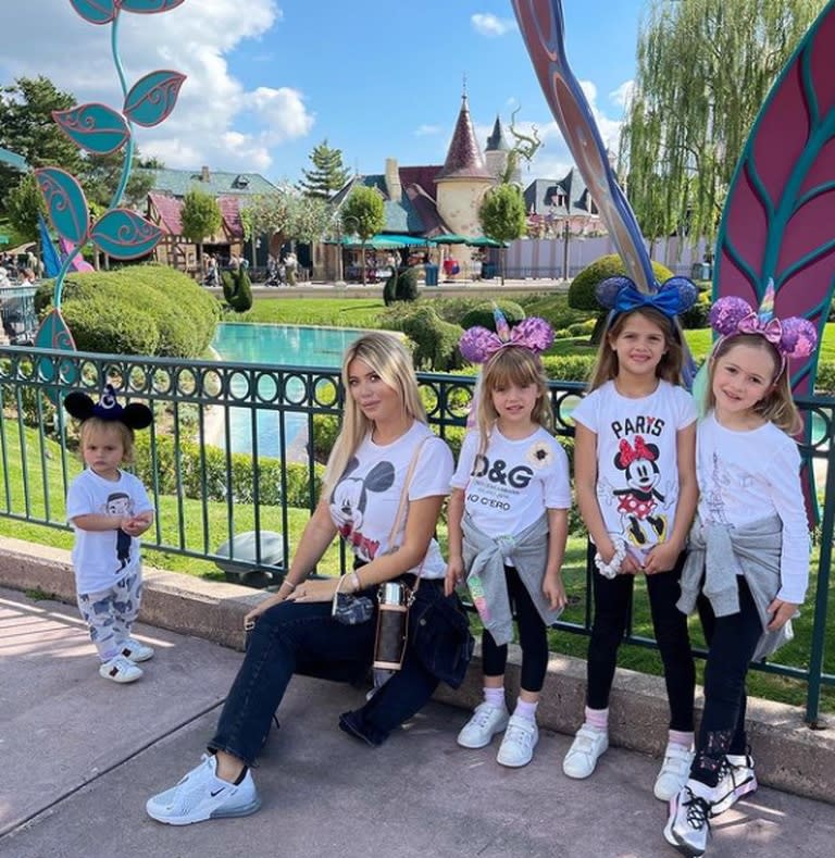 Wanda Nara y sus hijas en Disneyland Paris (Crédito: Captura Instagram)