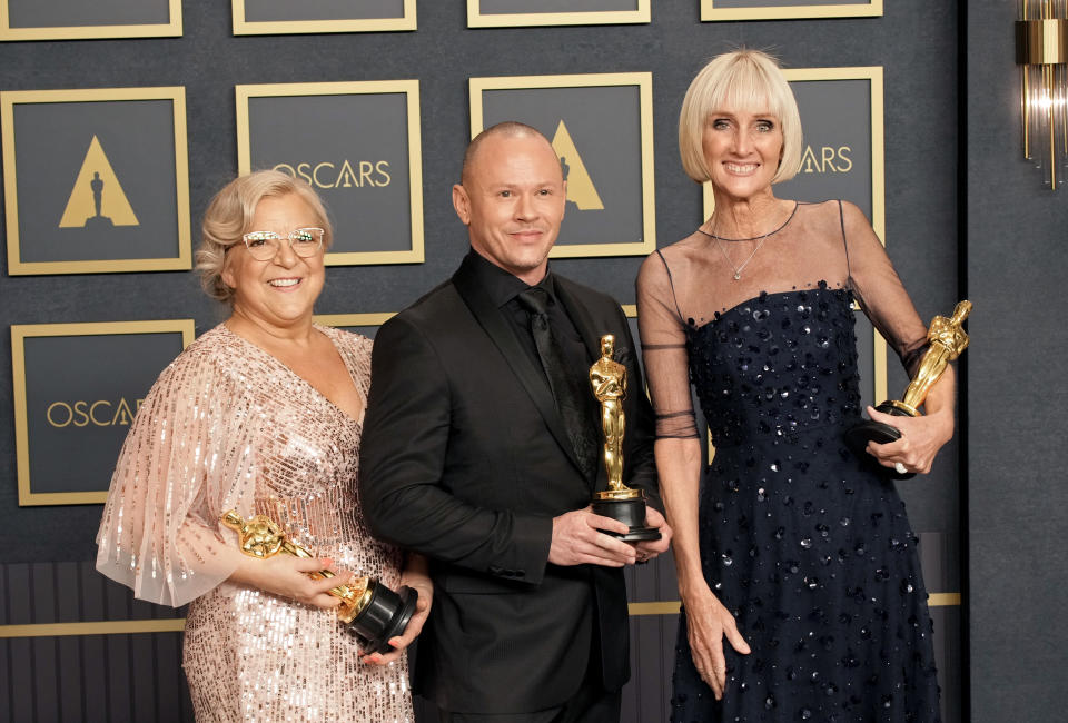 HOLLYWOOD, CALIFORNIA - MARCH 27: (L-R) Make-up artists, Stephanie Ingram, Justin Raleigh and Linda Dowds, winners of the Oscar for Makeup and Hairstyling for “The Eyes of Tammy Faye”, pose in the press room during the 94th Annual Academy Awards at Hollywood and Highland on March 27, 2022 in Hollywood, California. (Photo by Jeff Kravitz/FilmMagic)