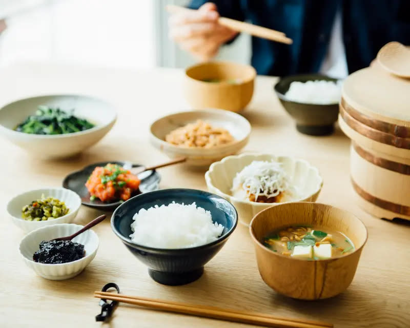 ▲日本人氣食材選物店AKOMEYA TOKYO精選來自全國優質調味料、食材與料理道具搭配優質米飯。（圖／業者提供）