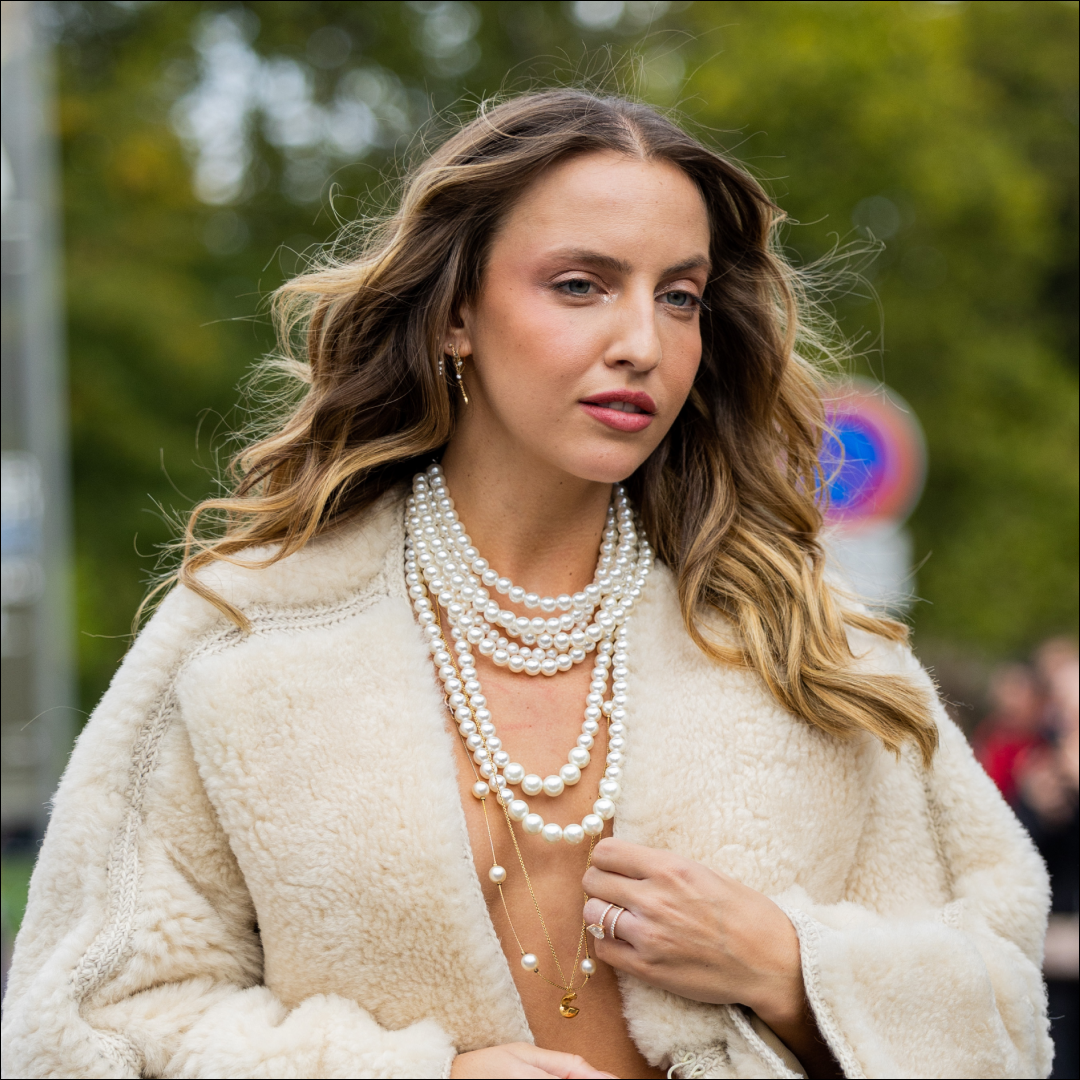  woman wearing pearl necklace 