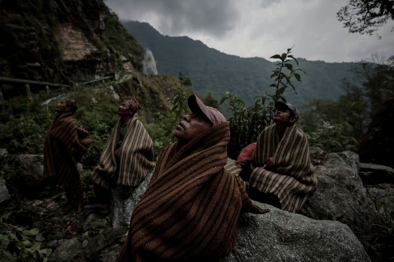 The Wider Image: Nepal's honey gatherers say fewer hives threaten tradition