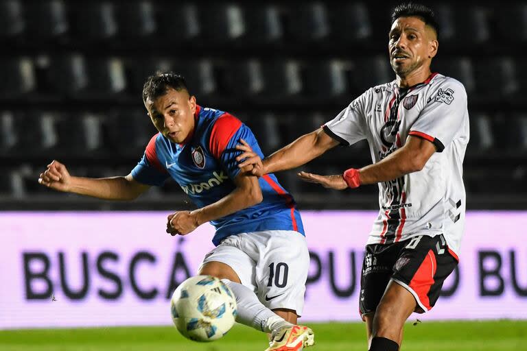 El Perrito Barrios también tuvo una chance clara para convertir para San Lorenzo ante Chacarita