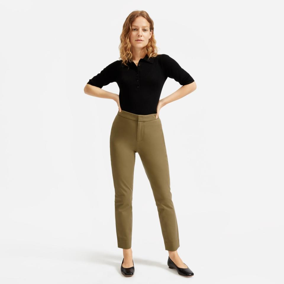 The Fixed-Waist Stretch Cotton Pant in Military Olive. Image via Everlane.